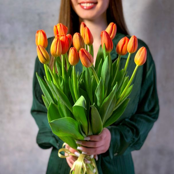 Букет из 17 оранжевых тюльпанов