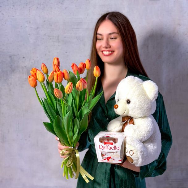 Комбо 17 тюльпанов, игрушка, конфеты