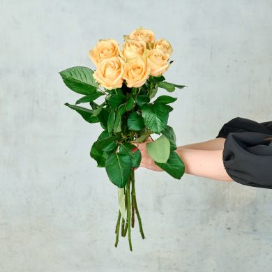 Букет из 7 кремовых Российских роз