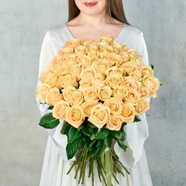 Букет из 51 кремовой Российской розы