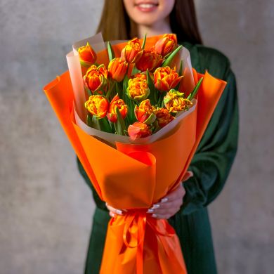 Букет из 15 оранжевых тюльпанов