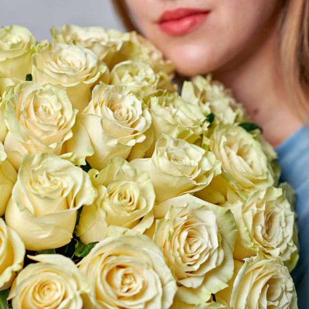 Букет из 25 белых роз